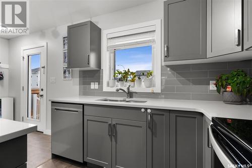 7905 Canola Avenue, Regina, SK - Indoor Photo Showing Kitchen With Double Sink