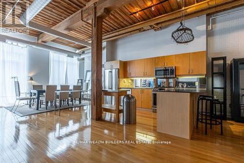 417 - 993 Queen Street W, Toronto, ON - Indoor Photo Showing Kitchen