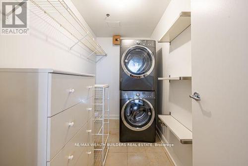 417 - 993 Queen Street W, Toronto, ON - Indoor Photo Showing Laundry Room