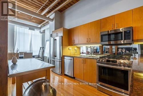 417 - 993 Queen Street W, Toronto, ON - Indoor Photo Showing Kitchen