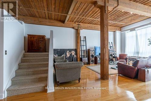 417 - 993 Queen Street W, Toronto, ON - Indoor Photo Showing Living Room