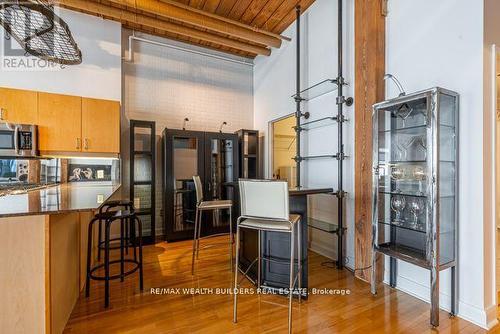 417 - 993 Queen Street W, Toronto, ON - Indoor Photo Showing Kitchen