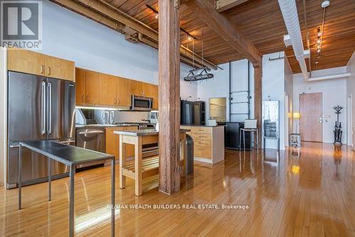 417 - 993 Queen Street W, Toronto, ON - Indoor Photo Showing Kitchen