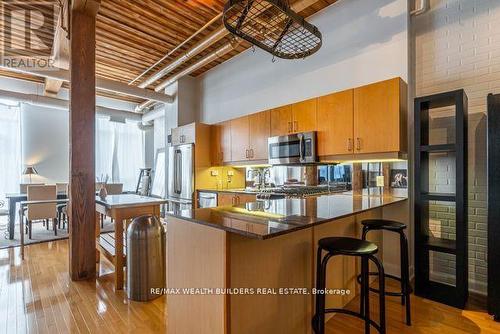 417 - 993 Queen Street W, Toronto, ON - Indoor Photo Showing Kitchen