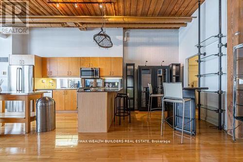 417 - 993 Queen Street W, Toronto, ON - Indoor Photo Showing Kitchen