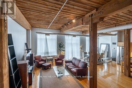 417 - 993 Queen Street W, Toronto, ON - Indoor Photo Showing Other Room