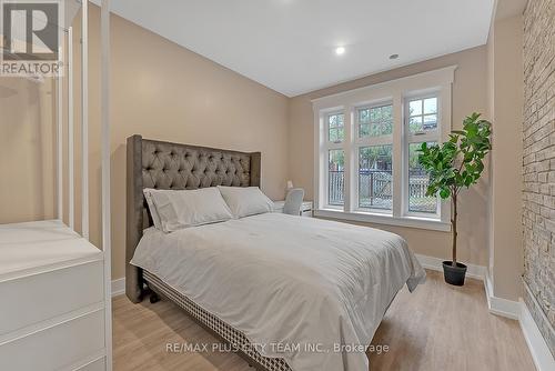 4 - 216 Seaton Street, Toronto, ON - Indoor Photo Showing Bedroom