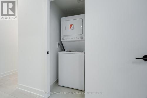 822 - 15 Mercer Street, Toronto, ON - Indoor Photo Showing Laundry Room