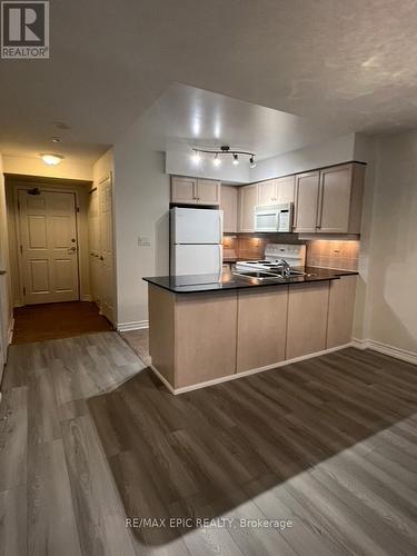 518 - 19 Barberry Place, Toronto, ON - Indoor Photo Showing Kitchen