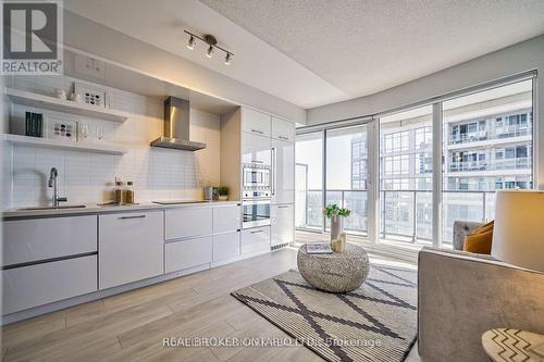 3705 - 2221 Yonge Street, Toronto, ON - Indoor Photo Showing Kitchen