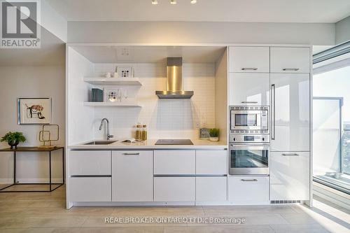 3705 - 2221 Yonge Street, Toronto, ON - Indoor Photo Showing Kitchen