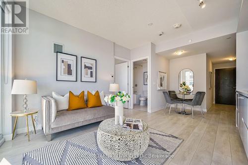 3705 - 2221 Yonge Street, Toronto, ON - Indoor Photo Showing Living Room