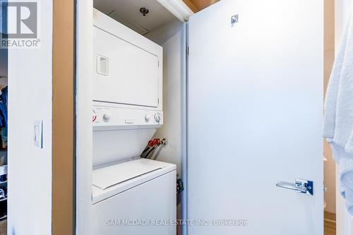 611 - 210 Victoria Street, Toronto, ON -  Photo Showing Laundry Room