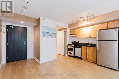 611 - 210 Victoria Street, Toronto, ON - Indoor Photo Showing Kitchen