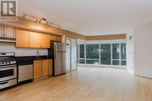 611 - 210 Victoria Street, Toronto, ON - Indoor Photo Showing Kitchen