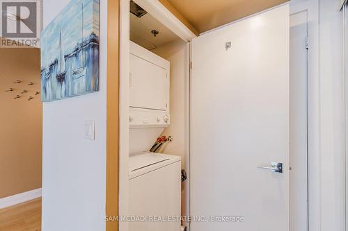 611 - 210 Victoria Street, Toronto, ON - Indoor Photo Showing Laundry Room