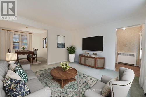 30 Gwendolen Avenue, Toronto, ON - Indoor Photo Showing Living Room