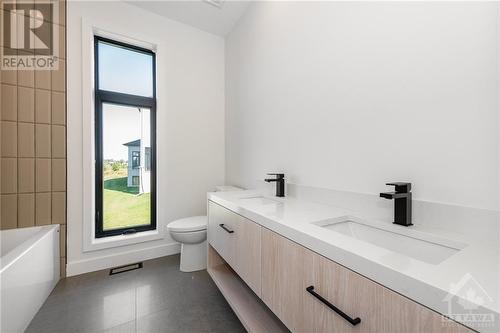 3987 Perennial Way, Greely, ON - Indoor Photo Showing Bathroom