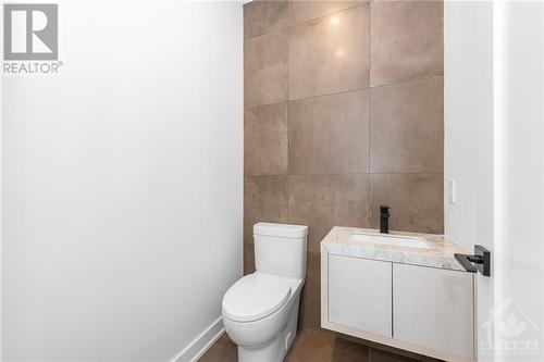 3987 Perennial Way, Greely, ON - Indoor Photo Showing Bathroom