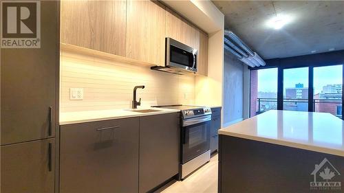 Kitchen - 10 James Street Unit#306, Ottawa, ON - Indoor Photo Showing Kitchen With Upgraded Kitchen