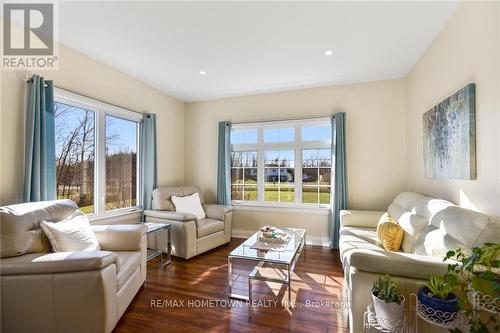 37 Kellys Road, Rideau Lakes, ON - Indoor Photo Showing Living Room