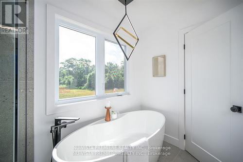 1181 Honeywood Drive, London, ON - Indoor Photo Showing Bathroom