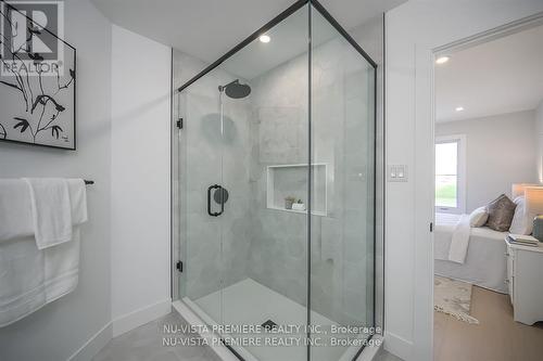 1181 Honeywood Drive, London, ON - Indoor Photo Showing Bathroom