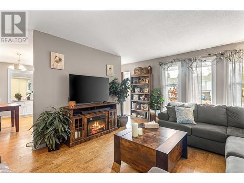 170 Mars Road, Kelowna, BC - Indoor Photo Showing Living Room With Fireplace