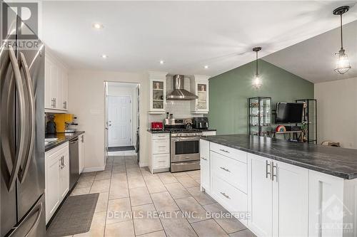 1975 Kingsley Street, Clarence-Rockland, ON - Indoor Photo Showing Kitchen