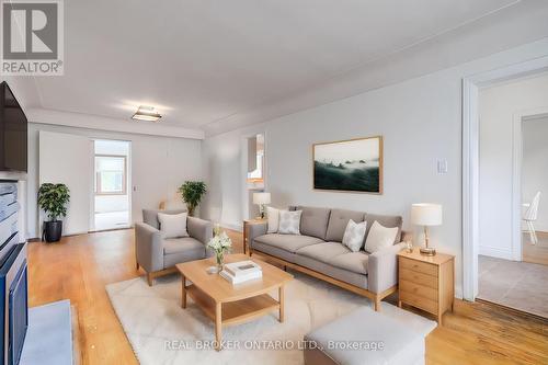 21 Gailmont Drive, Hamilton, ON - Indoor Photo Showing Living Room