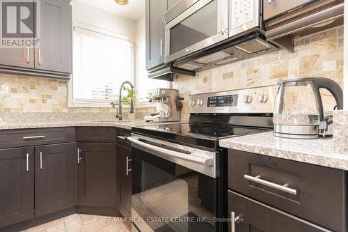 26 Eastview Crescent, Orangeville, ON - Indoor Photo Showing Kitchen With Upgraded Kitchen