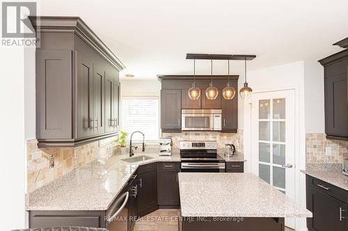 26 Eastview Crescent, Orangeville, ON - Indoor Photo Showing Kitchen With Upgraded Kitchen