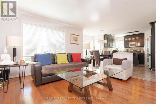 26 Eastview Crescent, Orangeville, ON - Indoor Photo Showing Living Room