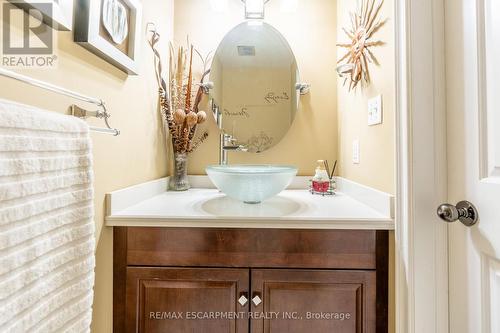 1351 Hazelton Boulevard, Burlington, ON - Indoor Photo Showing Bathroom