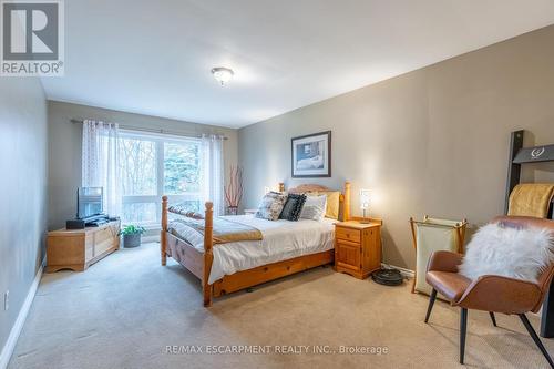 1351 Hazelton Boulevard, Burlington, ON - Indoor Photo Showing Bedroom