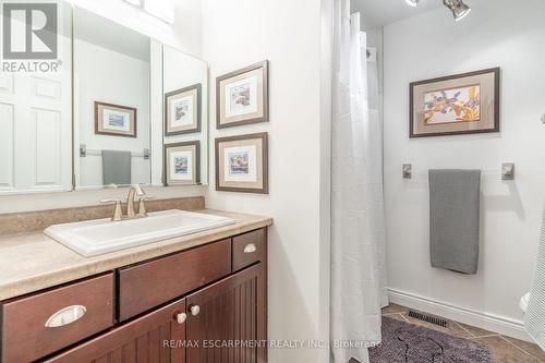 1351 Hazelton Boulevard, Burlington, ON - Indoor Photo Showing Bathroom