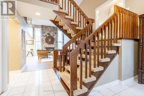 1351 Hazelton Boulevard, Burlington, ON - Indoor Photo Showing Other Room