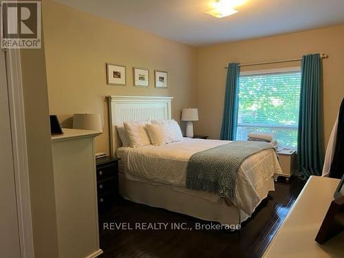 82 Versailles Crescent, Barrie, ON - Indoor Photo Showing Bedroom