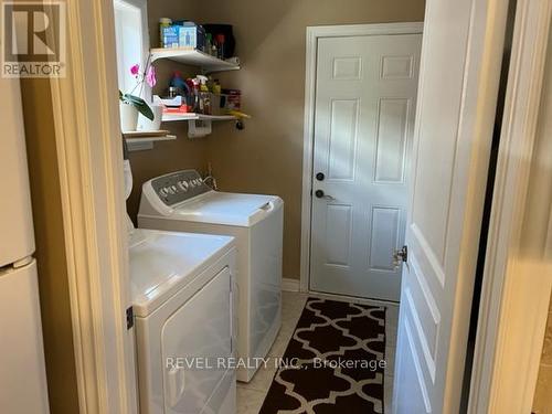 82 Versailles Crescent, Barrie, ON - Indoor Photo Showing Laundry Room