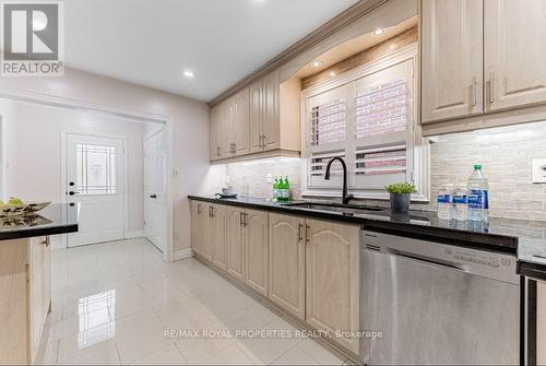 6 Wortham Drive S, Toronto, ON - Indoor Photo Showing Kitchen