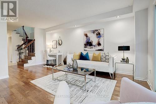 77 Greenbelt Crescent, Richmond Hill, ON - Indoor Photo Showing Living Room