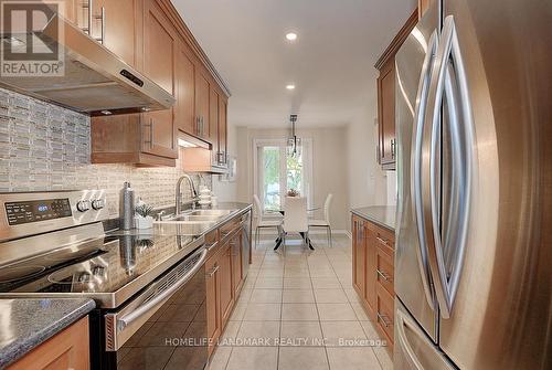 77 Greenbelt Crescent, Richmond Hill, ON - Indoor Photo Showing Kitchen With Double Sink