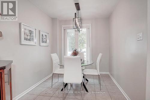 77 Greenbelt Crescent, Richmond Hill, ON - Indoor Photo Showing Dining Room