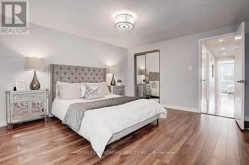 77 Greenbelt Crescent, Richmond Hill, ON - Indoor Photo Showing Bedroom