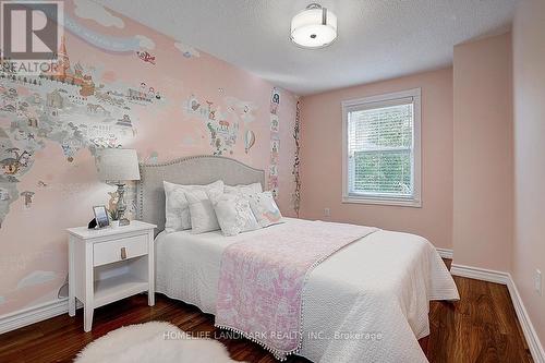 77 Greenbelt Crescent, Richmond Hill, ON - Indoor Photo Showing Bedroom