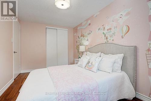 77 Greenbelt Crescent, Richmond Hill, ON - Indoor Photo Showing Bedroom