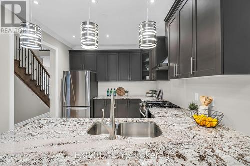 30 Bamburg Street, Georgina, ON - Indoor Photo Showing Kitchen With Double Sink With Upgraded Kitchen