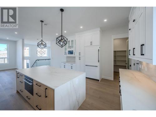 3304 Evergreen Drive, Penticton, BC - Indoor Photo Showing Kitchen