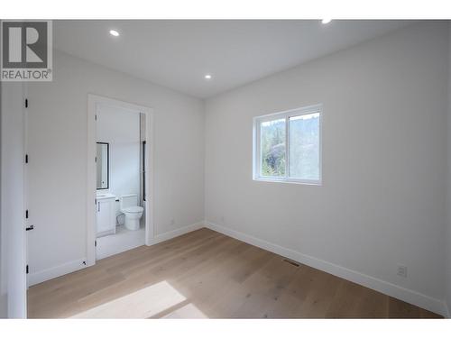 3304 Evergreen Drive, Penticton, BC - Indoor Photo Showing Other Room