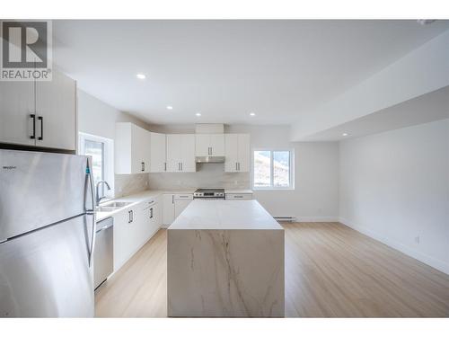 3304 Evergreen Drive, Penticton, BC - Indoor Photo Showing Kitchen With Upgraded Kitchen